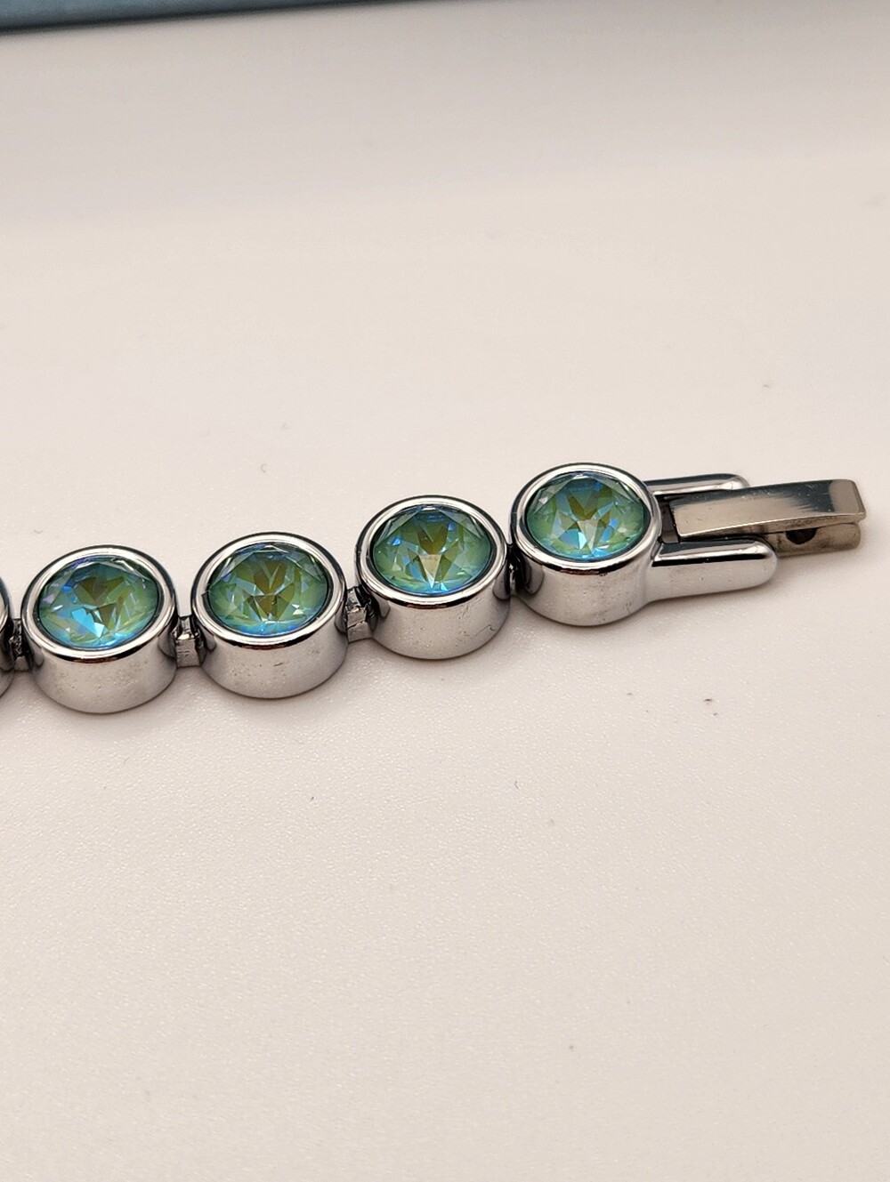 Touchstone Crystal Ice Bracelet, Silky Sage Delite - Picture 4 of 9